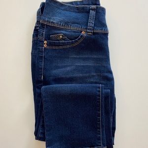 YMI Wanna betta butt? Jeans size 9